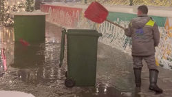 Площадь Ала-Тоо затопило в день снегопада