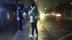 На остановках по улице Ахунбаева до сих пор нет навесов, - горожанин