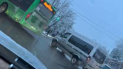 На пересечении пр. Жибек Жолу и ул. Тоголок Молдо водители поворачивают налево со второго ряда, - горожанин