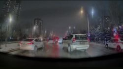 На Южной магистрали возле одного из ТЦ произошло ДТП. Очевидец