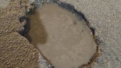 Горожанин пожаловался на многочисленные ямы на пересечении улиц Алыкулова и Гагарина