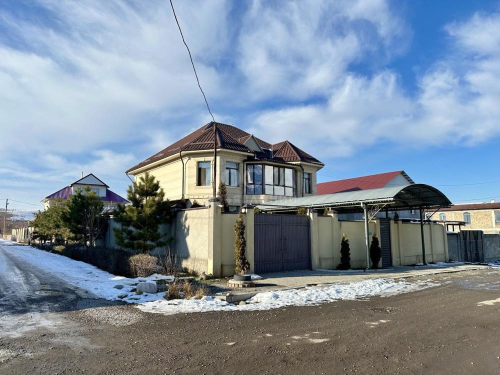 Продаю дом 5-ком. 300кв. м., этаж-2, 8-сот., стена кирпич, с. Кок-Жар.