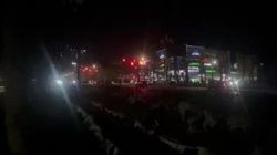 Доска в 10 см, траншея — Горожанка показала, как рискуют граждане, ожидая общественный транспорт на Южной магистрали-Айтматова. Видео