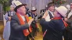 Делегаты курултая устроили танцы под оркестр. Видео