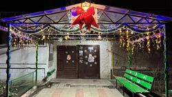 Как горожане украсили свой двор к Новому году. Фото