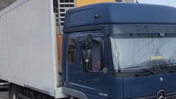 В 7 мкр стоит заведенный грузовик. Видео В 7 мкр стоит заведенный грузовик. Видео