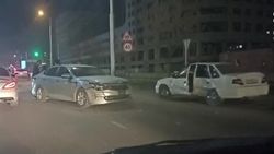 Напротив Центра охраны материнства и детства произошло ДТП с участием 2 машин. Видео