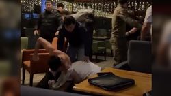 В кафе по Сухэ-Батора ночью 2 января произошла драка между мужчинами. Видео