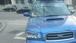 «Субару» со штрафами более 35 тыс. сомов оставили на перекрестке. Фото