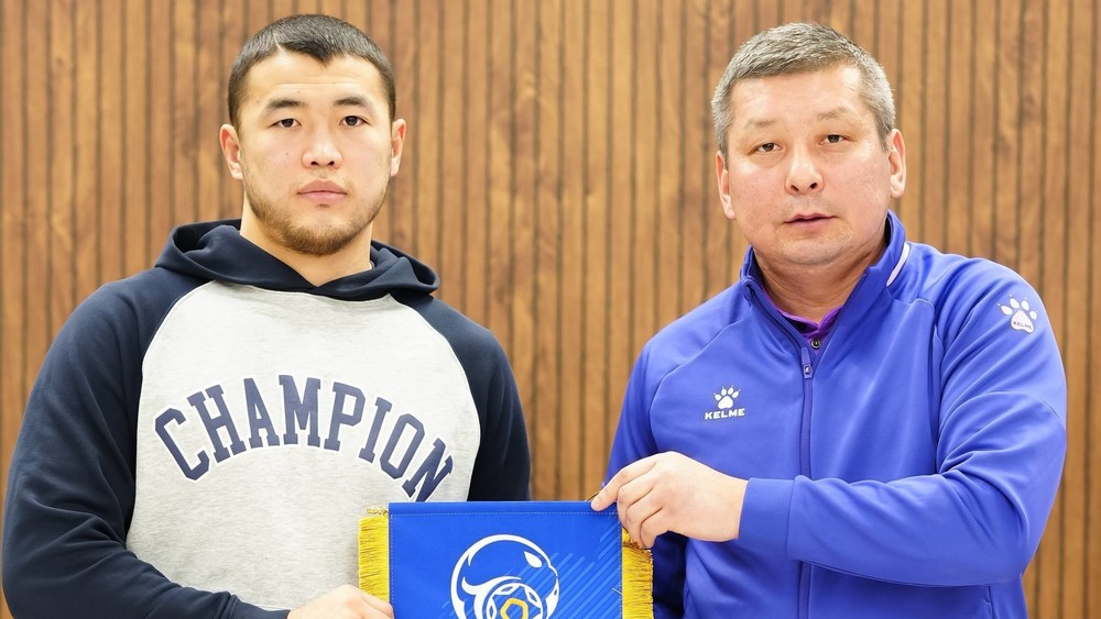 Акжол Махмудов