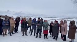 Жители села Чеч-Дөбө обратились к президенту с просьбой выделить школьный автобус. Видео