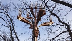 Новые фонари на Айтматова горят днем. Фото