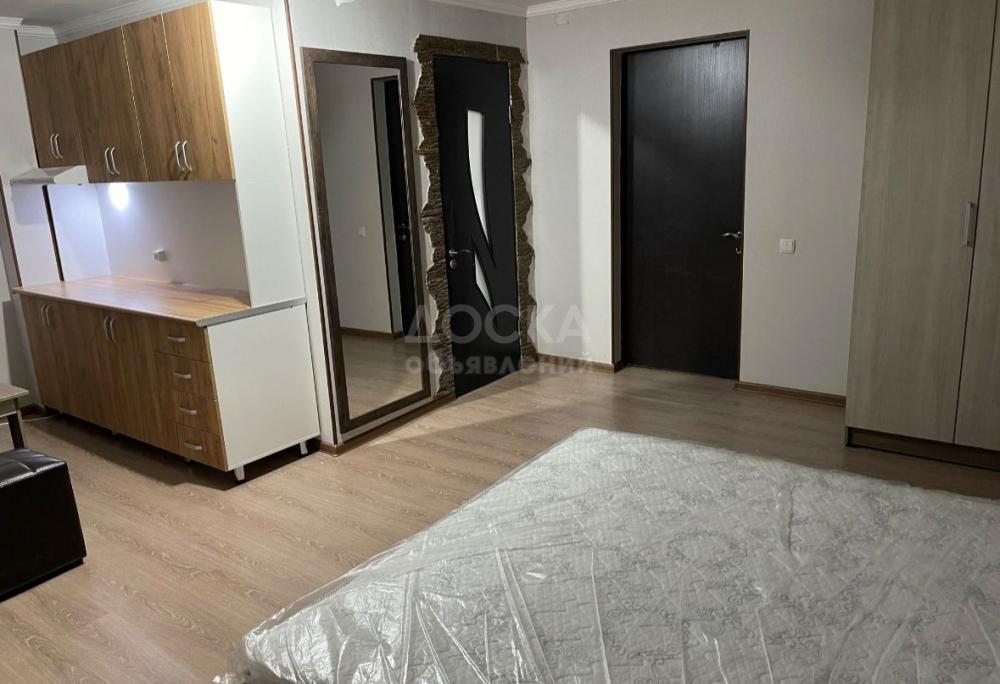 Сдаю 1-комнатную квартиру, 25кв. м., этаж - 1/2, аламединский рынок.