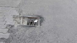 Администрация мини маркета исправит в течение 10 дней. Ответ мэрии на повреждения решеток в мкр Восток-5