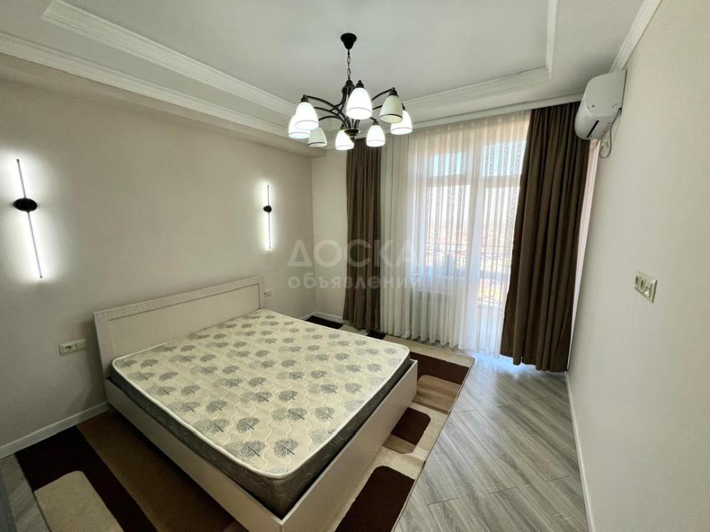 Продаю 2-комнатную квартиру, 65кв. м., этаж - 10/15, Жумабека/Уметалиева.