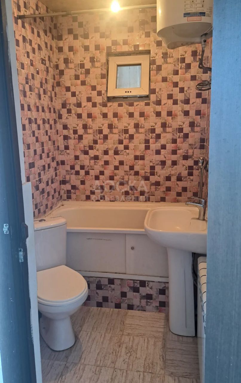 Сдаю 1-комнатную квартиру, 34кв. м., этаж - 1/2, 4 гор. болница.