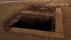 Горожанин просит городские службы закрыть арык на пересечении Толстого—Асаналиева для безопасности граждан