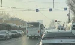 Оштрафован водитель автобуса, нарушивший ПДД, - мэрия