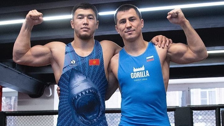 Акжол Махмудов и Роман Власов