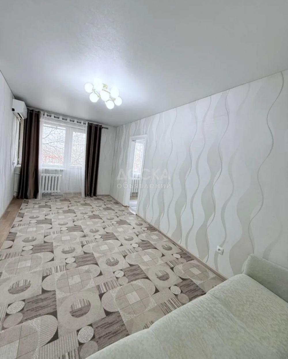 Сдаю 2-комнатную квартиру, 45кв. м., этаж - 4/4, Азия Молл.