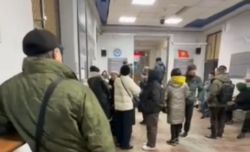 Житель жалуется на очередь в филиале Нацбанка и обслуживание