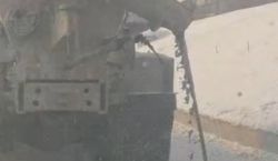 На улице Ч.Валиханова из движущейся бетономешалки льется бетон. Видео очевидца