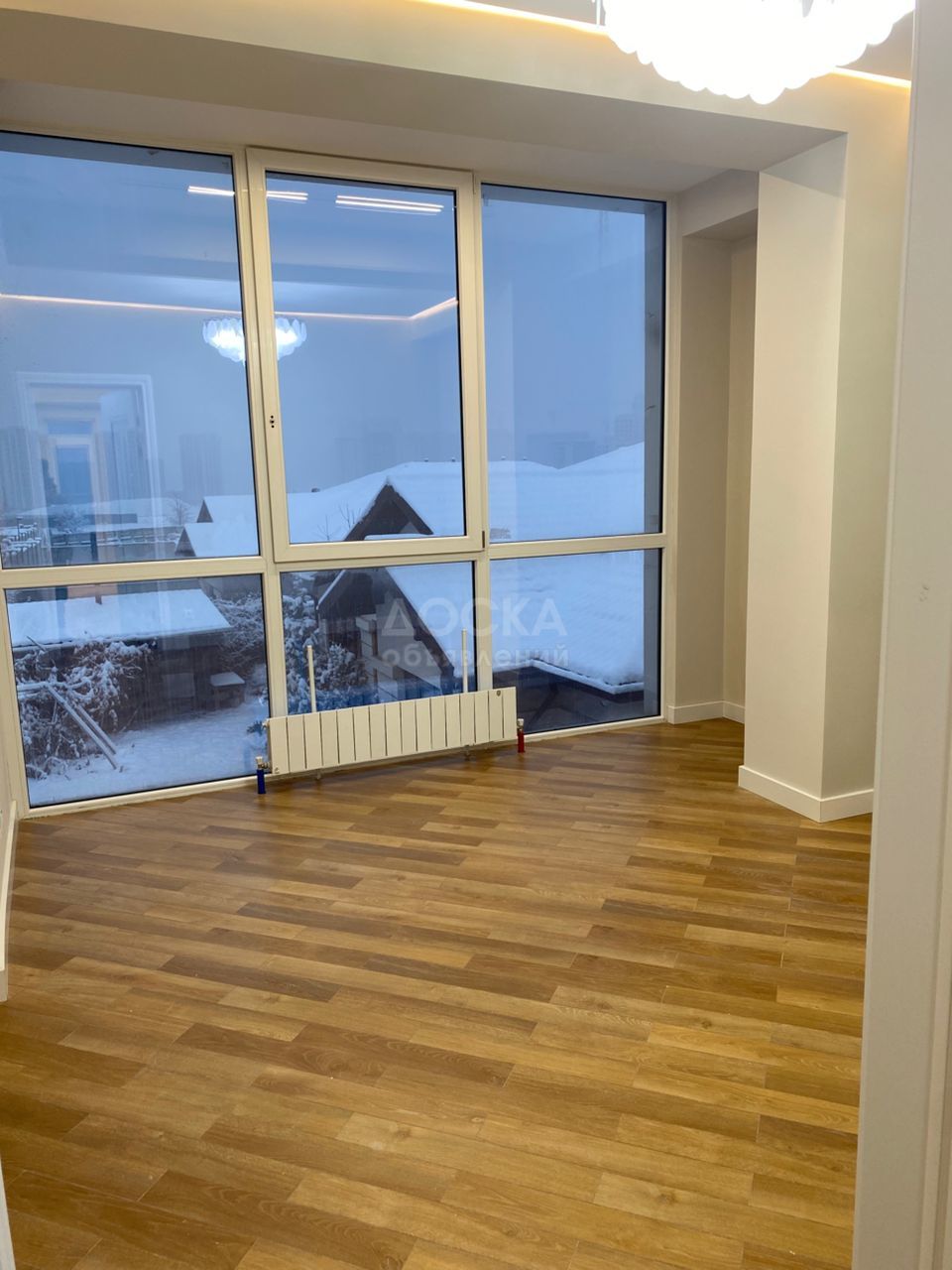 Продаю таунхаус 4-ком. 180кв. м., этаж-1, 2-сот., стена кирпич, с.Ортосай, городок "Браво".