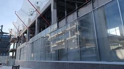 При демонтаже 3-го этажа здания на проспекте Чуй нет ограждения, - житель