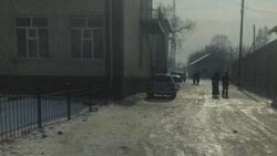 Родители учеников школы в селе Александровка просят закрыть улицу возле школы