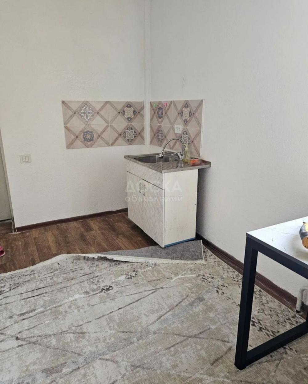 Сдаю 1-комнатную квартиру, 25кв. м., этаж - 2/2, рабочий городок.