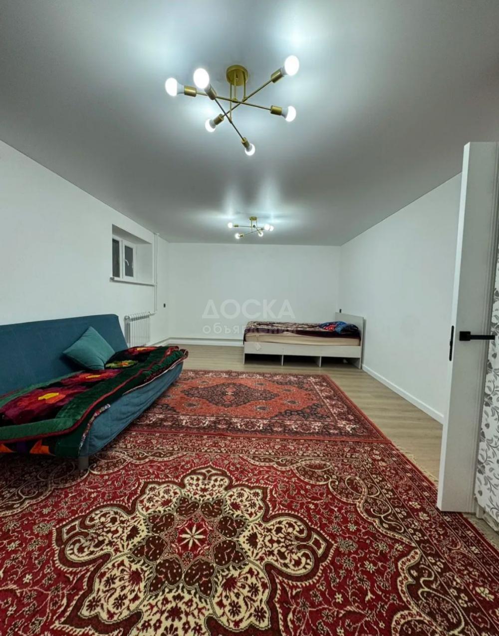 Сдаю 1-комнатную квартиру, 34кв. м., этаж - 1/2, кок жар.