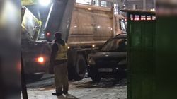 Припаркованная у мусорных контейнеров машина мешала «Тазалыку» подъехать к контейнерам