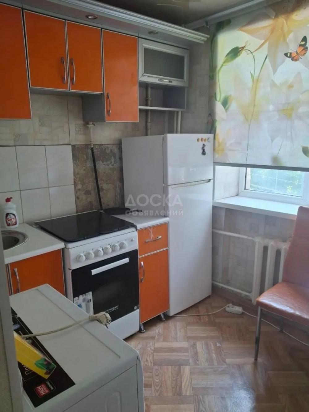 Сдаю 1-комнатную квартиру, 34кв. м., этаж - 3/4, золотой квадрат.