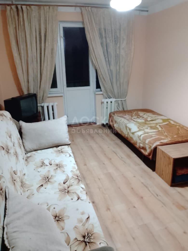 Сдаю 2-комнатную квартиру, 45кв. м., этаж - 2/4, Азия Молл.