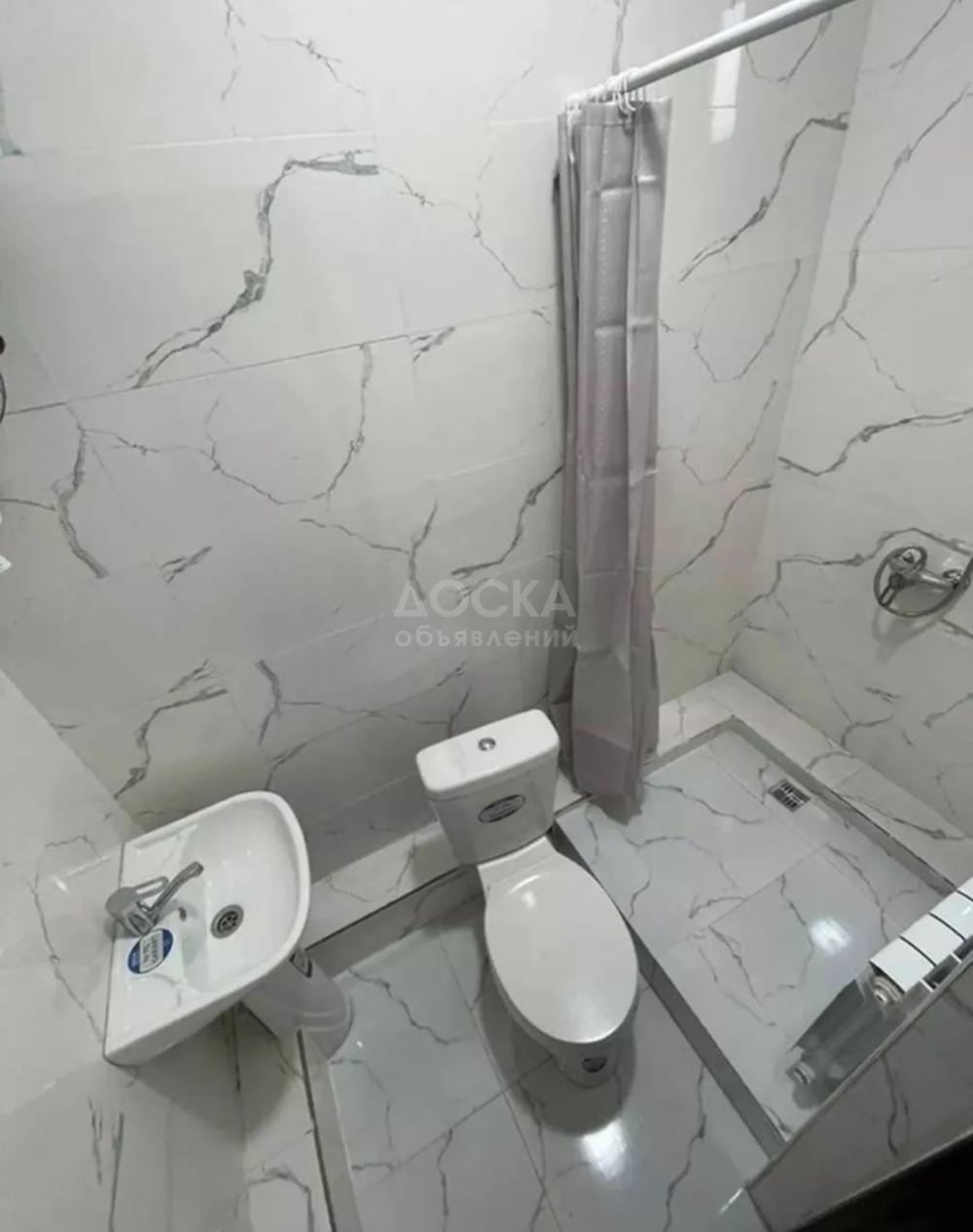 Сдаю 1-комнатную квартиру, 30кв. м., этаж - 1/2, ак ордо.