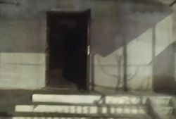 Двери и ворота здания МП «Таза Булак» уже несколько дней открыты ночью. Житель спрашивает почему