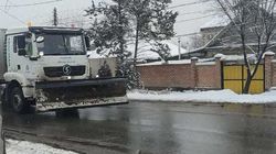 Спецтехника «Тазалыка» загрязнила ворота и стены домов, проезжая на высокой скорости, - жительница