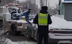 «ГДТИ» эвакуировала машины, припаркованные на тротуаре на Горького