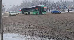 Горожанин просит расчистить снег на проезжей части на Масалиева—Байтик Баатыра