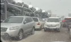 На Чолпон-Атинской улице возле «Унаа» частые пробки. Житель просит решить эту проблему