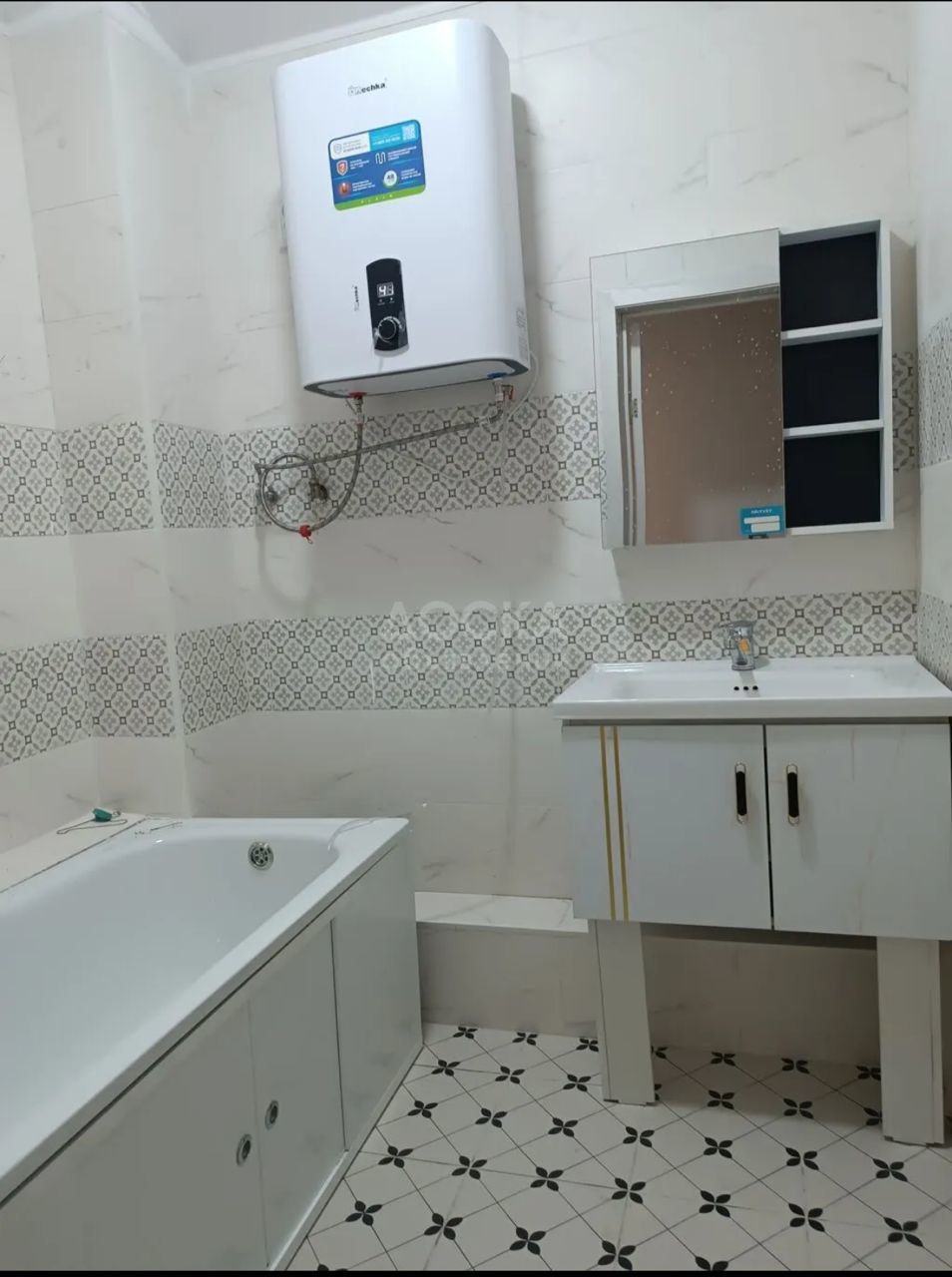 Сдаю 1-комнатную квартиру, 34кв. м., этаж - 1/9, кок жар.