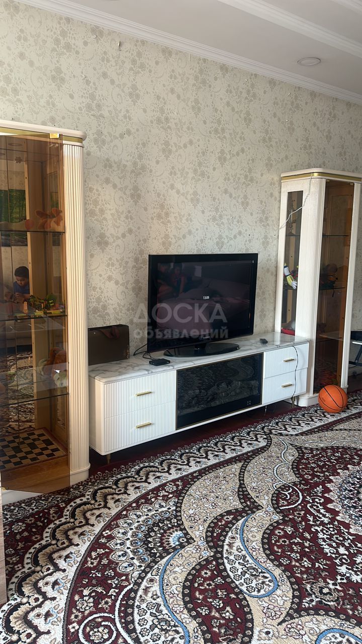 Сдаю 4-комнатную квартиру, 160кв. м., этаж - 1/1, Боконбаева / Исанова.