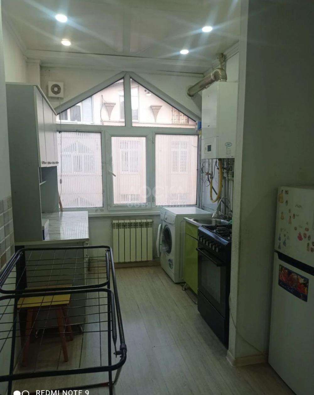 Сдаю 2-комнатную квартиру, 45кв. м., этаж - 2/3, баялинова.