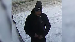 Мужчина справлял нужду в общественном месте. Видео жителя