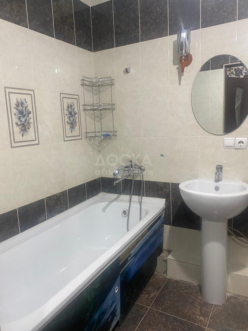 Сдаю 1-комнатную квартиру, 45кв. м., этаж - 6/9, айни.