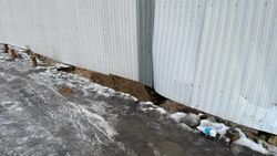 У стройки на проспекте Манаса обвалился край котлована, - горожанин