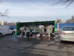 Мусор на Мичурина—Абдрахманова вывезли по графику, - мэрия