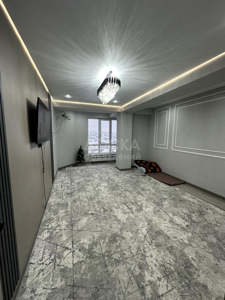 Продаю 2-комнатную квартиру, 70кв. м., этаж - 9/10, Ахунбаева Баха.