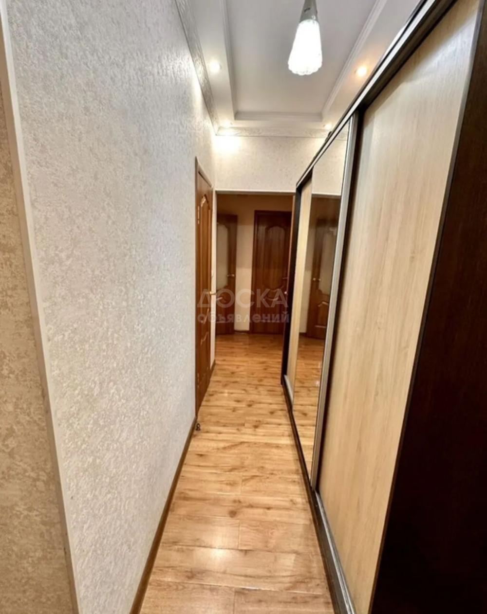 Сдаю 2-комнатную квартиру, 70кв. м., этаж - 2/9, Улан мкр.