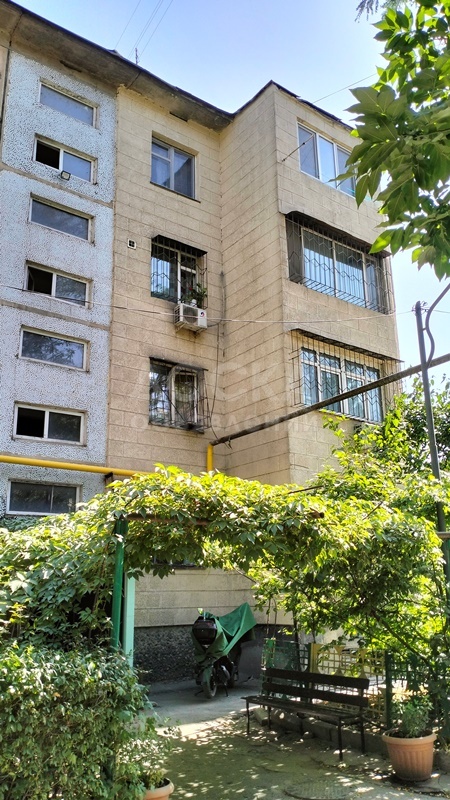 Продаю 3-комнатную квартиру, 65кв. м., этаж - 4/4, ул.Кольбаева (бывшая Ворошилова), район Аламедина-1.